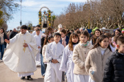 San Cayetano celebró a su Santo Patrono con una multitudinaria procesión, misa y folklore