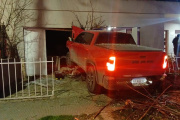 Manejaba alcoholizado y terminó con la camioneta dentro de la casa de un jubilado