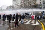 Represión, detenidos y una ley recortada: cómo terminó la protesta y qué aprobó el Senado