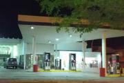 Asalto armado en una estación de Quequén: encañonaron a un playero y huyeron con dinero y un celular