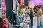 Mujeres Icónicas llega a Necochea: dos días de regalos, música y encuentros con espíritu navideño