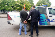 Fueron por un conflicto en la calle y detuvieron a un hombre con dos órdenes de captura