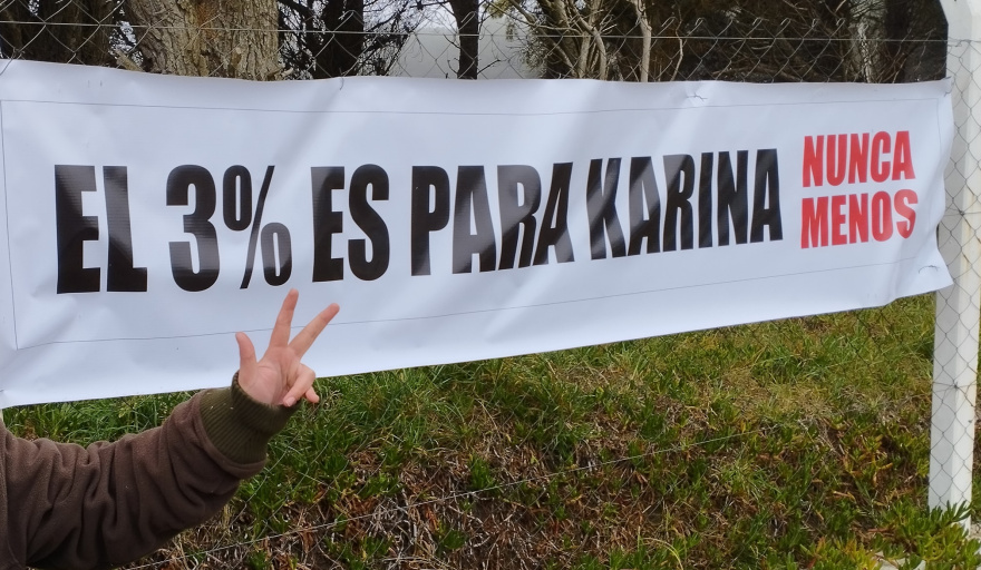 El 3% de Karina Milei llegó a Necochea: las imágenes de las burlas en carteles que aparecieron en las calles
