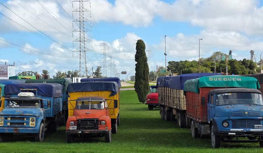 Sigue la concentración de transportistas en Quequén y la zona ante el desacuerdo por tarifas
