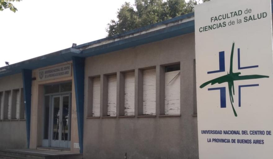 Olavarría: repudian a un docente tras amenazar a una estudiante con "cargarla en un Falcon verde"