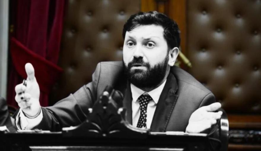 "¿Qué les dieron para no venir?": la UCR de Necochea respaldó a Pablo Juliano tras el caso Adorni