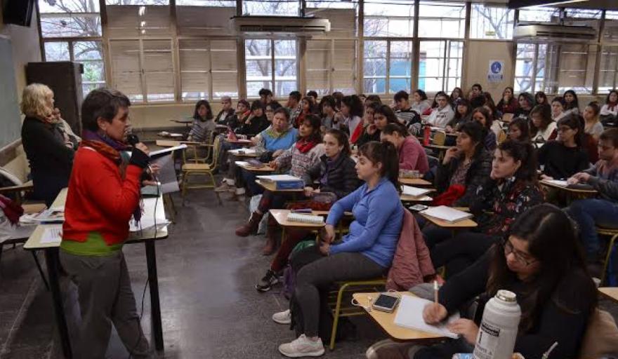A 20 años de la ESI, tres instituciones de Necochea impulsan un ciclo de formación, arte y debate